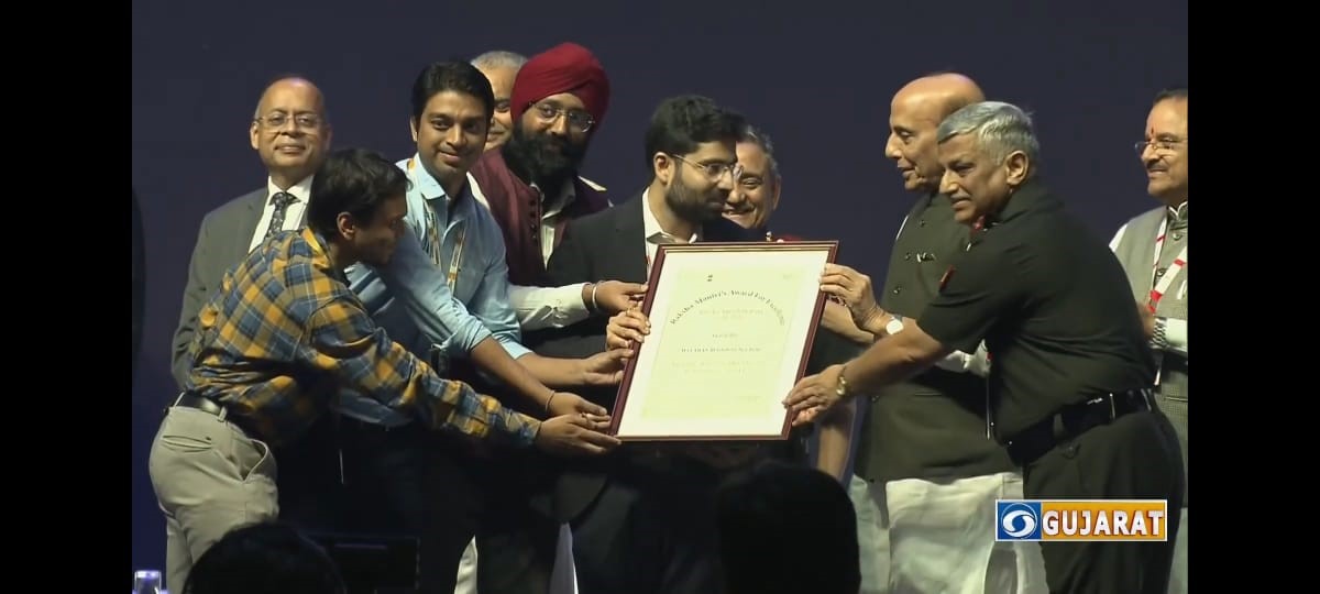 CYRAN AI Solutions receiving a defence innovation award at DefExpo 2022